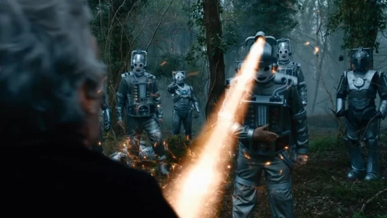 The_Cybermen_attack_the_Doctor_29